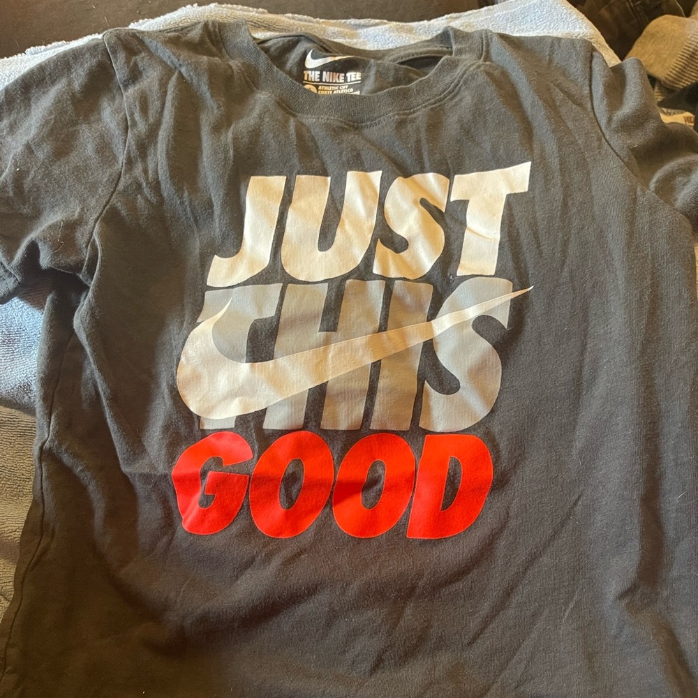 Boys Nike shirt size 6
